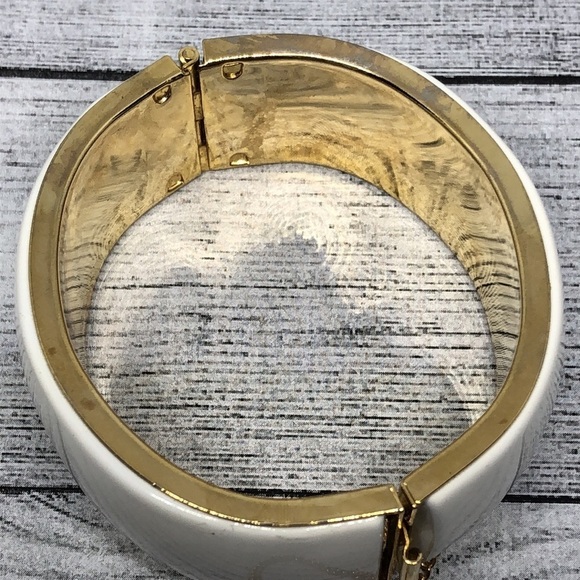 Vintage gold tone and white enamel statement bracelet - Picture 6 of 6